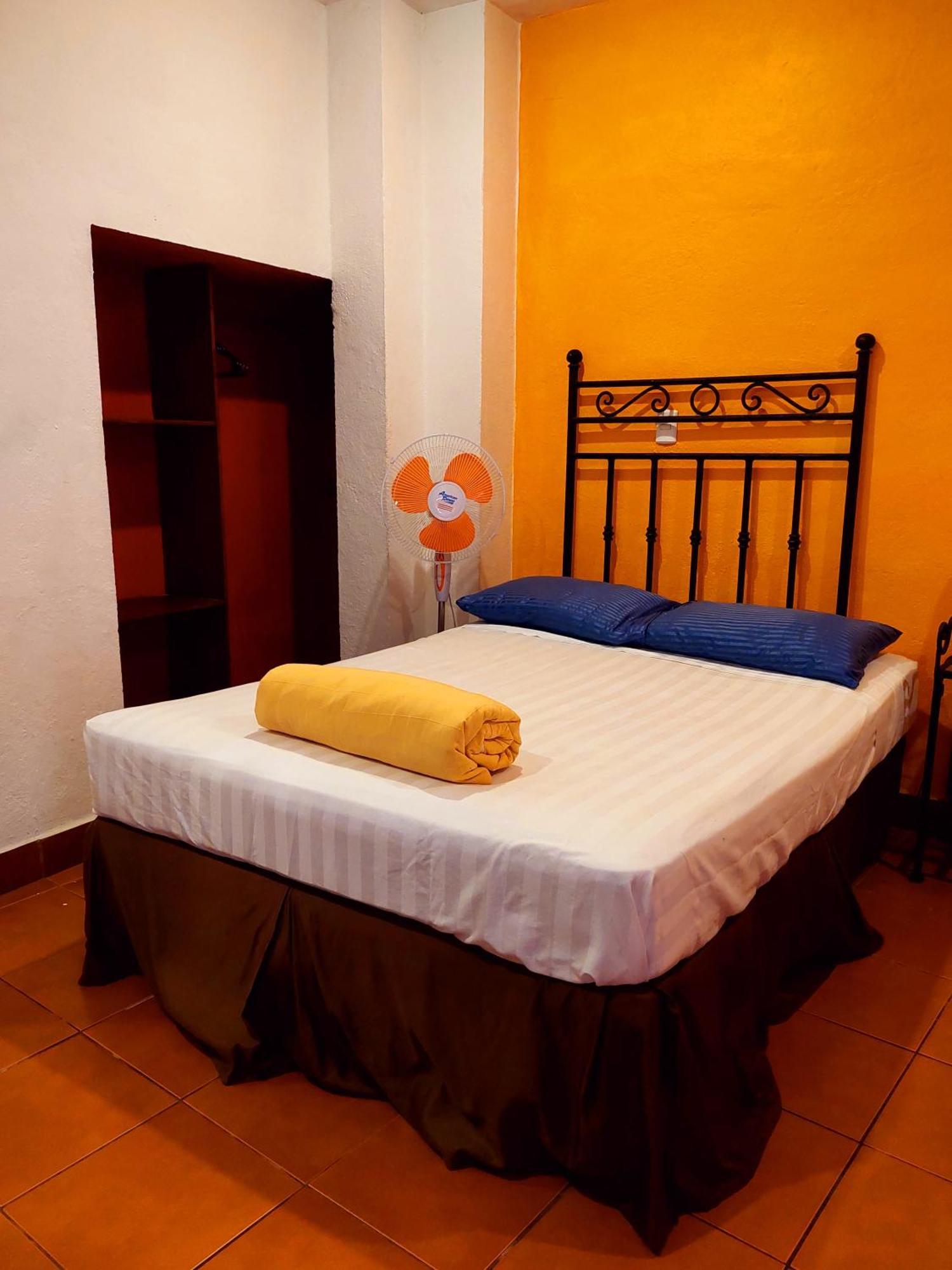 Hostal Lolita'S Boutique Гранада Экстерьер фото